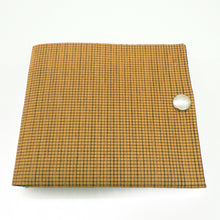 Cargar imagen en el visor de la galería, Billetera NOU de Madera texturada