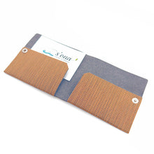 Cargar imagen en el visor de la galería, Billetera NOU de Madera texturada