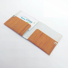 Cargar imagen en el visor de la galería, Billetera NOU de Madera texturada